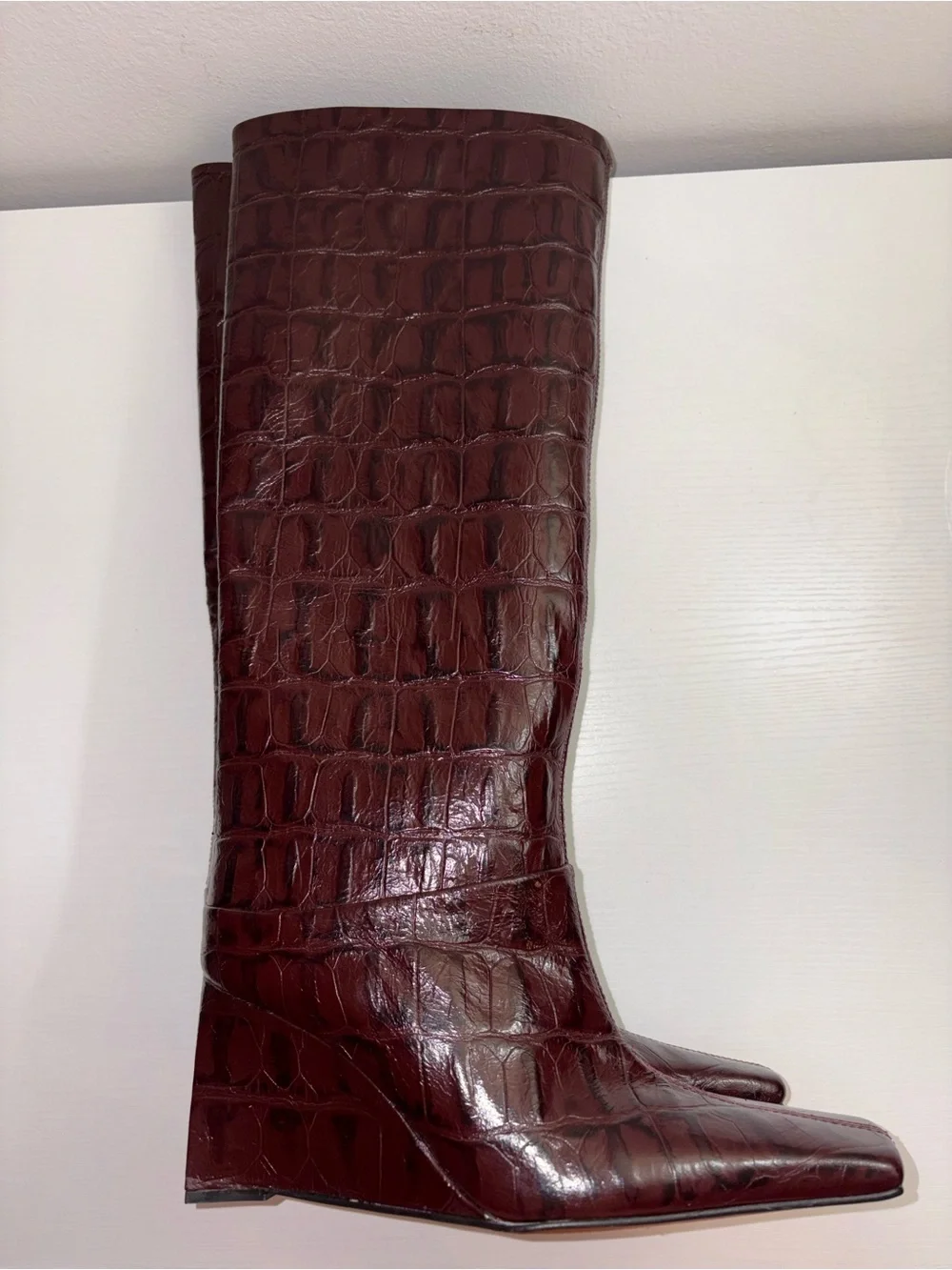 Women's Tall vintage Croc-Embossed Wedge Boots - Burgundy